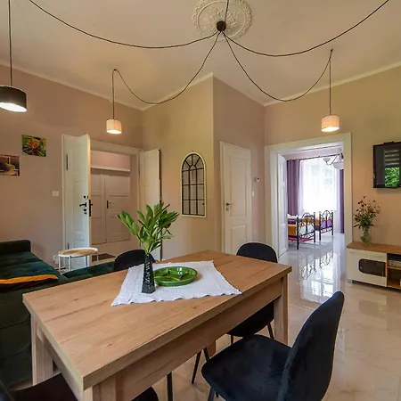 Gracja W Jedlinie Zdroj 예들리나-즈드로이